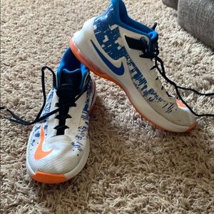 Boys basketball shoes